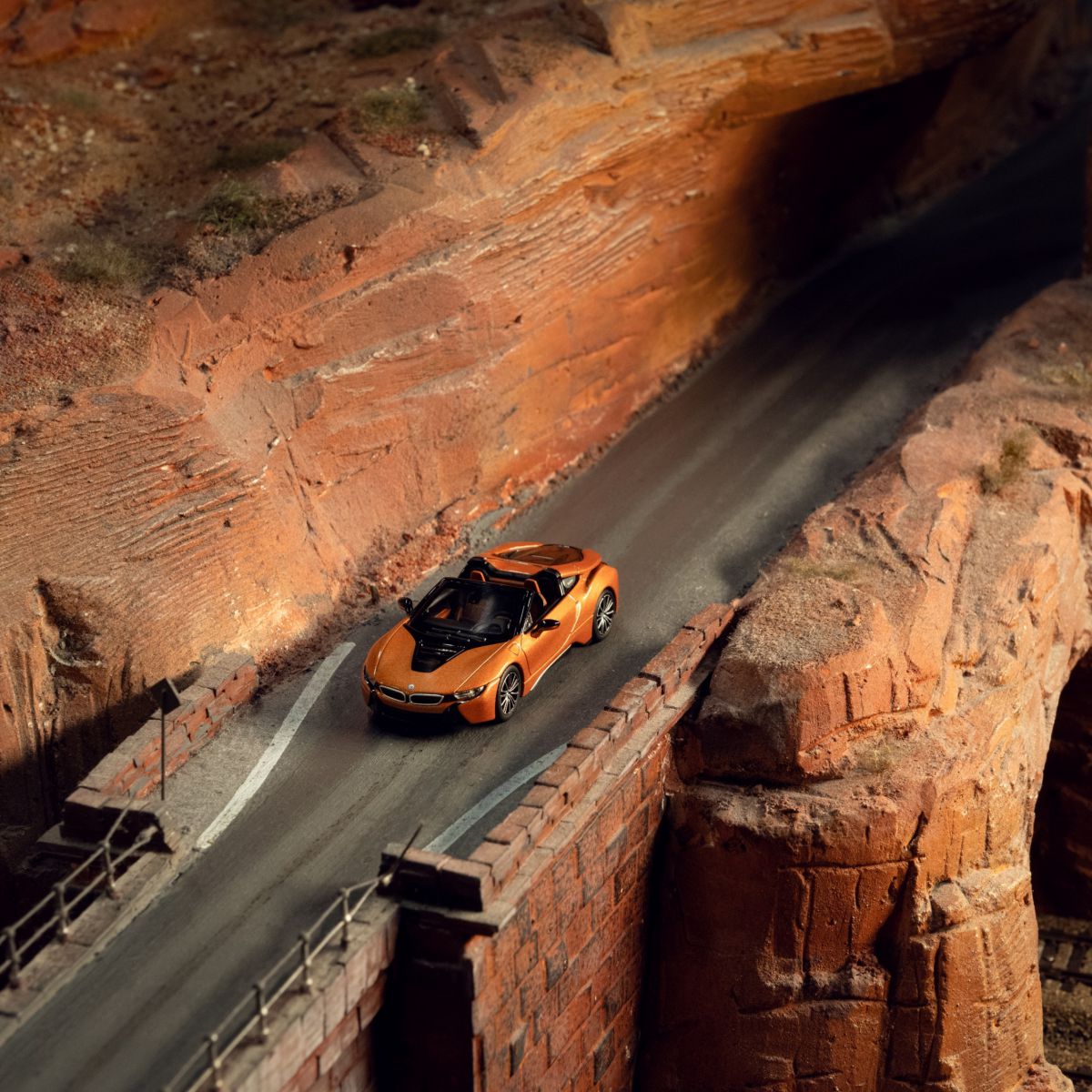 i8 Roadster微型車1:64